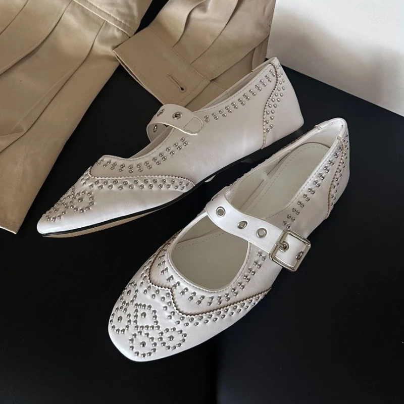 Retro Rivet Buckle Design Flat - Women Fashion Designers recension och pris