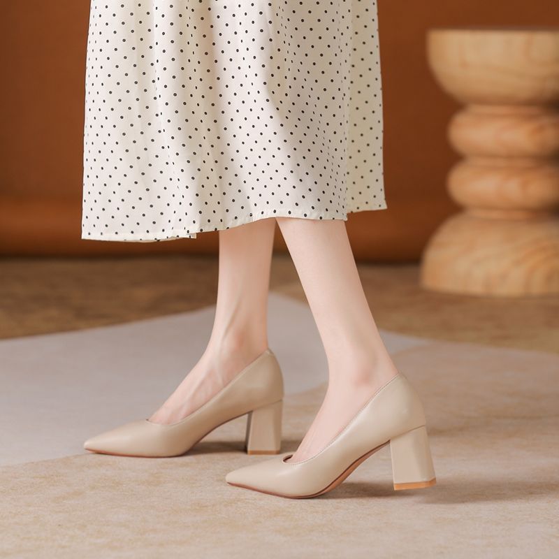glossy thick heel pointed head - Women Fashion Model recension och pris