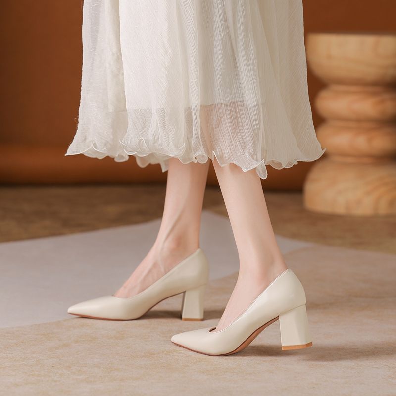 glossy thick heel pointed head - Women Fashion Model recension och pris